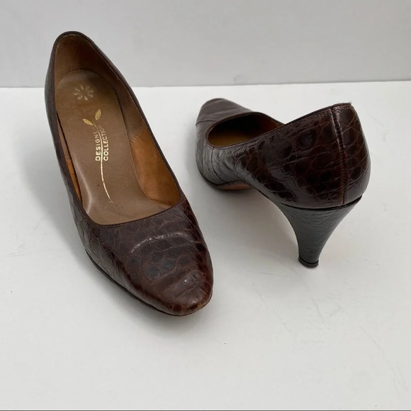 Vintage Designer Collection Brown Leather Short Heels - Picture 2 of 16